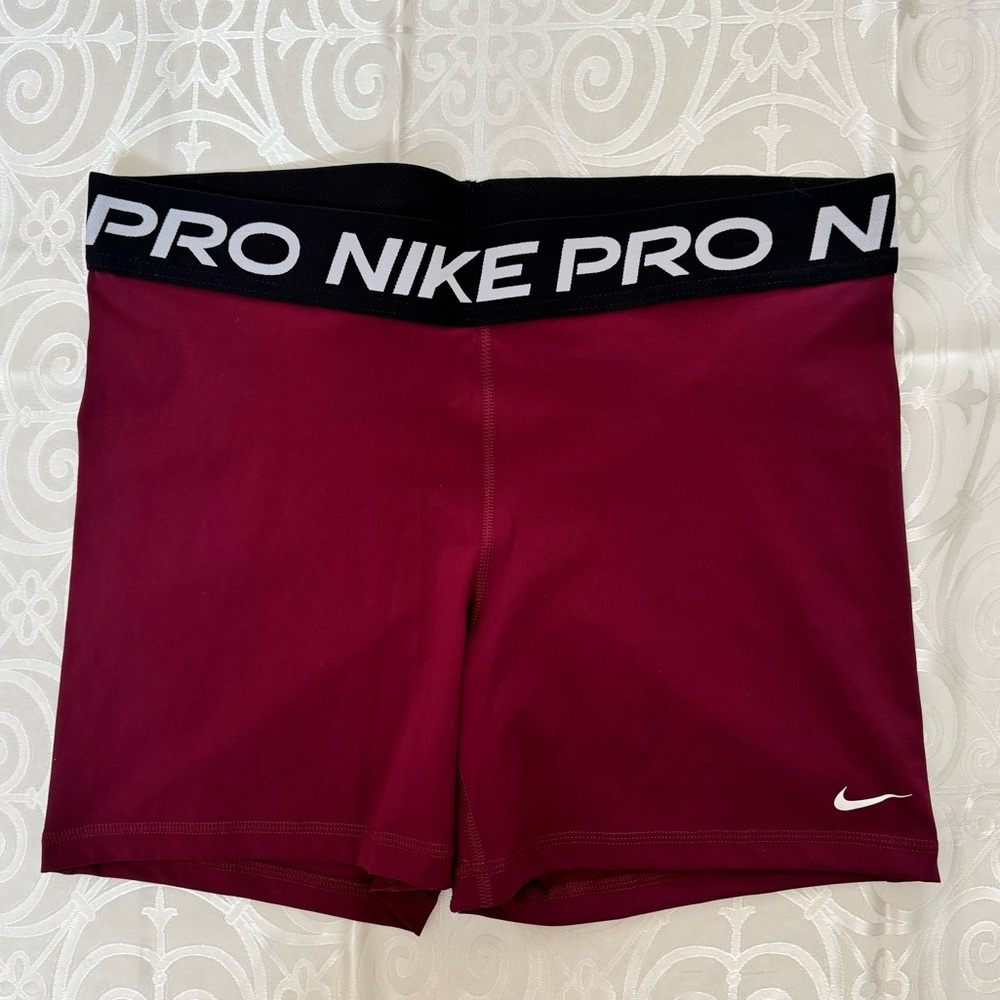 MAROON NIKE PROS 5 INCH INSEAM XL SIZE